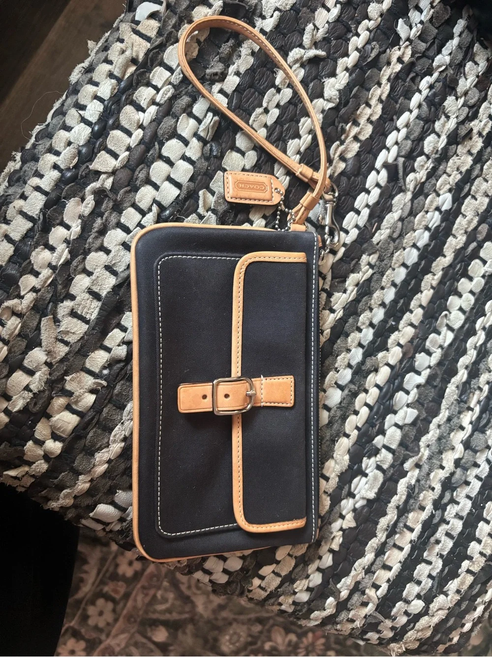 Vintage Y2K Coach Navy Signature Nylon Wristlet Wallet Clutch Green Interior